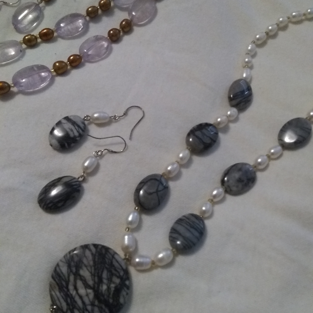 NWOT Agate & FW Pearl Set